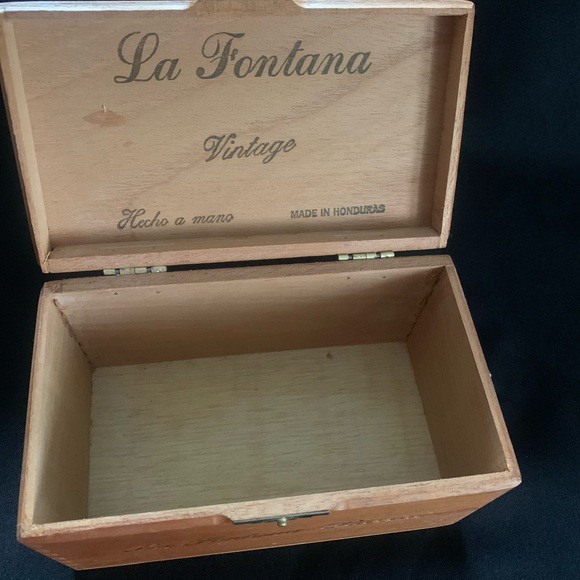 Vintage La Fontana Cigar Box - Picture 2 of 7